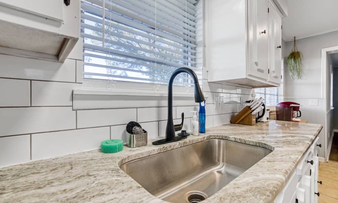 Jacksonville Haus | Ideal 3BR for Work Stays and Home Transition