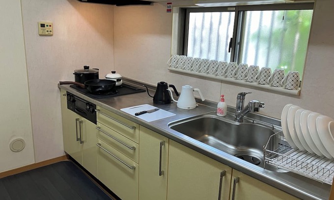 Narashino Haus | Near Tokyo DiesneyLand, Beach and Makuhari. Big House 4 BedRooms for 18 Guests