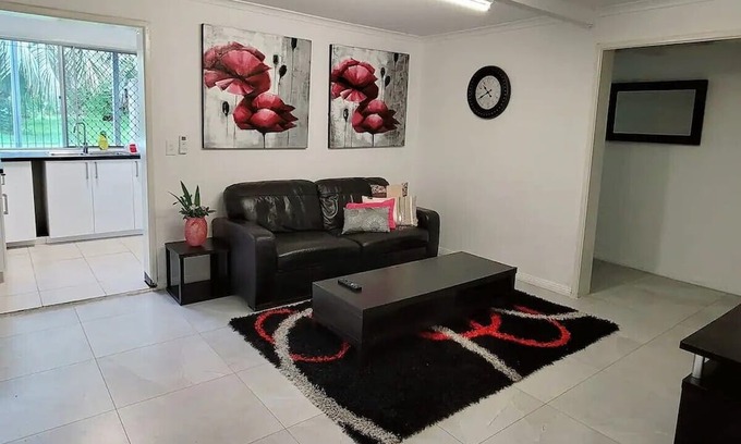 Slacks Creek Wohnung | Entire Ground Level Of A Double Storey Home