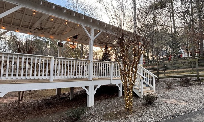 Cumming Haus | Modern elegance in midst of nature, shopping and entertainment