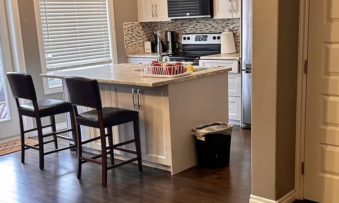 Saskatoon Haus | GEARY LODGE -“home away from home” , minutes drive from Saskatoon Airport .