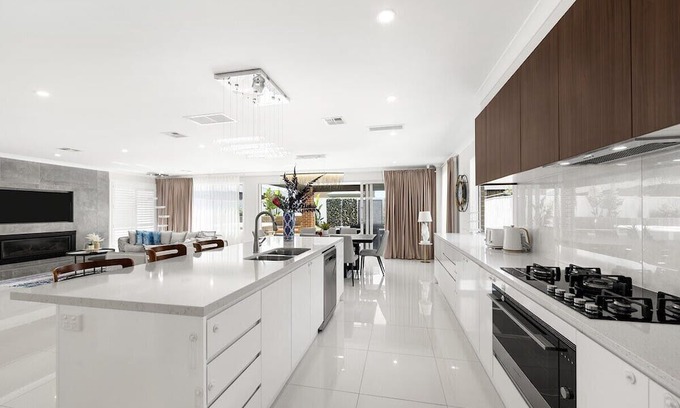 Werribee Haus | 4BR gateaway werribee SPA House