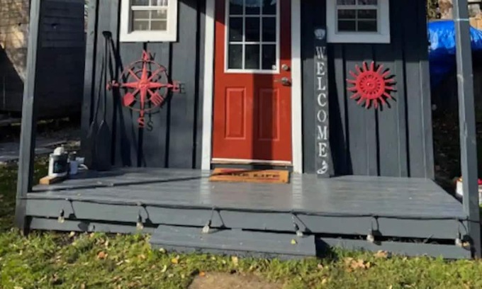 Alcona Kabine | Rustic Cozy Cabin In Innisfil Across from the Lake