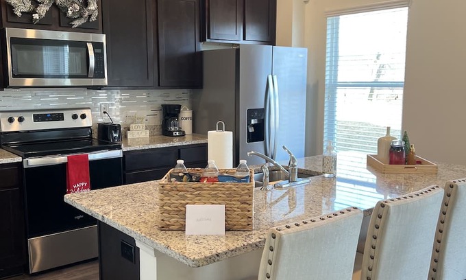 McCalla Haus | McCalla Modern Oasis. 25 minutes from Tuscaloosa and Birmingham!