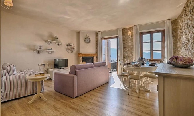 Oldesio Wohnung | Apartment 'Il Grano' with Lake View, Private Terrace and Wi-Fi