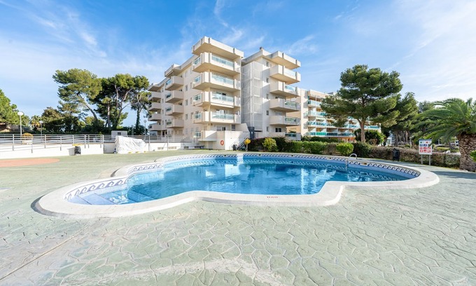 Cap de Salou Wohnung | Apartment 'Lovely' with Shared Pool, Private Terrace and Air Conditioning