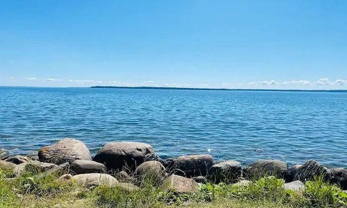 Innisfil Wohnung | Luxury 2-Bed Suit with Free Parking, Separate Entrance & Fire Pit in Innisfil