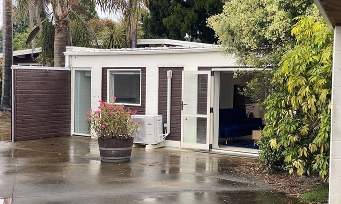 Tauranga South Haus | Discover our newly renovated bay-view studio!