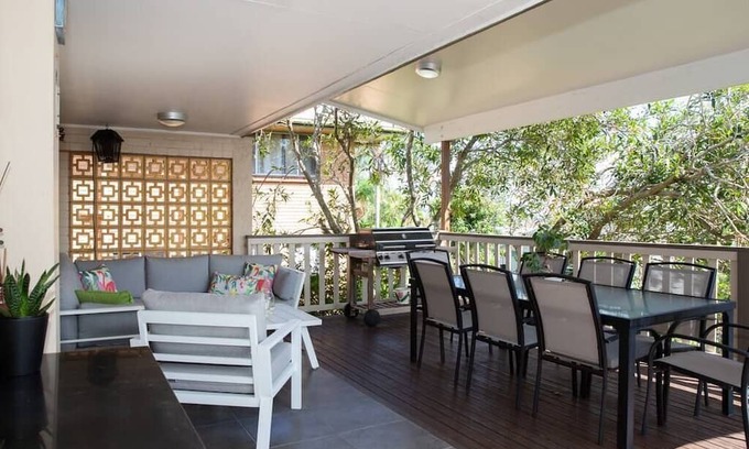 Caloundra Haus | Entire 4Brm Family Home 900m to beach! Caloundra
