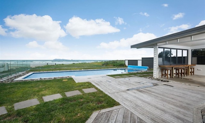 Waihi Beach Haus | ALL THE 3'S @ NUMBER 3