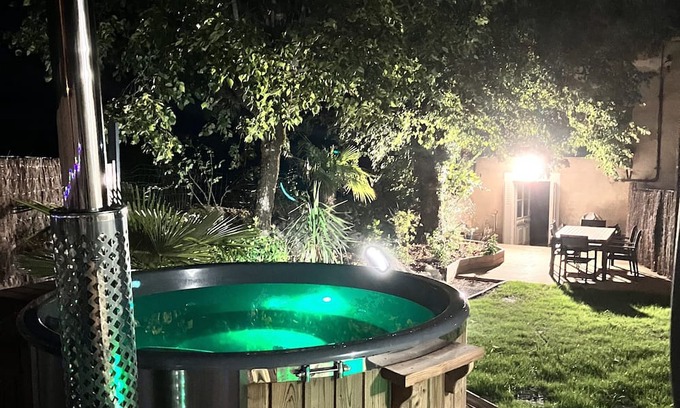 Ceyzerieu Haus | Maison Bohème Avec Bain Nordique. Vélo et Table de Ping-pong. Animaux Bienvenus