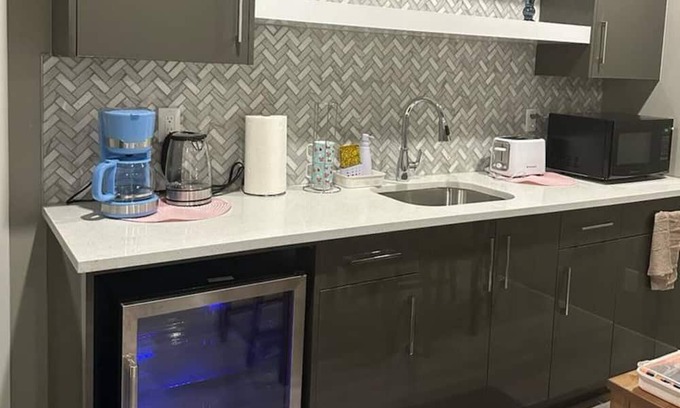 Sage Hill Wohnung | Furnished adorable basement with private entry