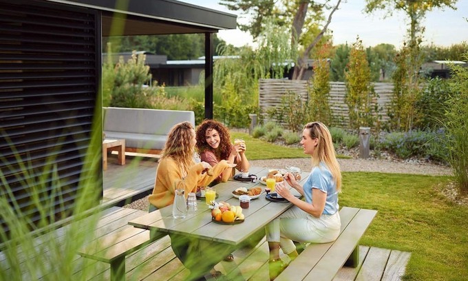 Elst Haus | These Eco-Lodges are equipped for 12 people and have one hot tub. From your own terrace, you can therefore completely relax and enjoy your own wellness moment!