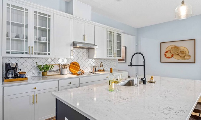 DeBary Haus | Modern 3BR Retreat - 30 Days, Pool & Chic Decor