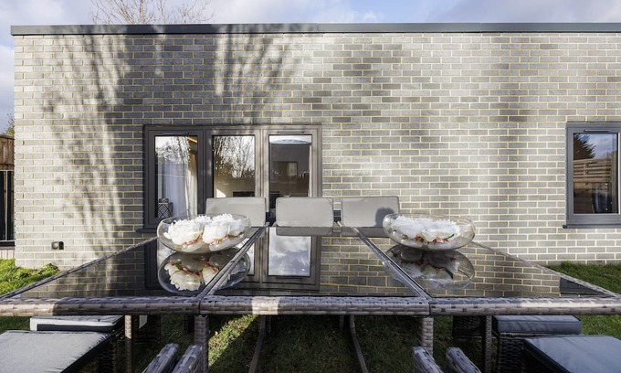 Gerrards Cross Haus | Lux Smart Home | New Build | Parking | Families
