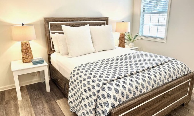 Saint Simons Heights Eigentumswohnung | Sandy Shores Retreat - Pet Friendly!