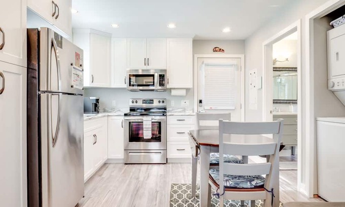Port Alberni Haus | The Bear Studio House: Open concept house that sleeps up to 4