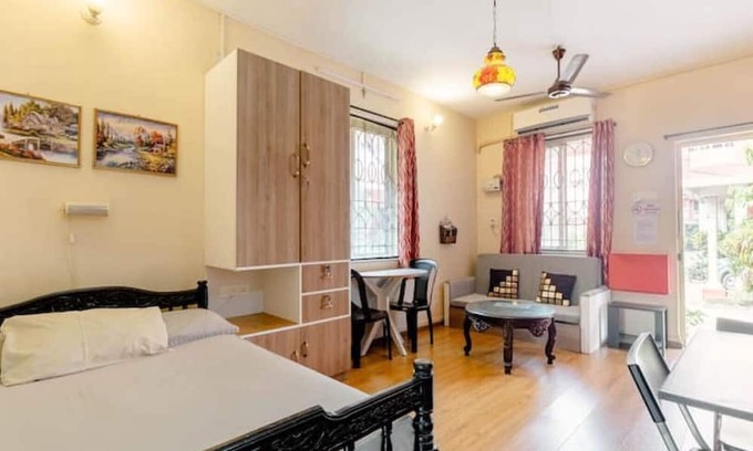 Benaulim Wohnung | Ground Floor Studio | W/Pool | 15 Min Walk To Beach