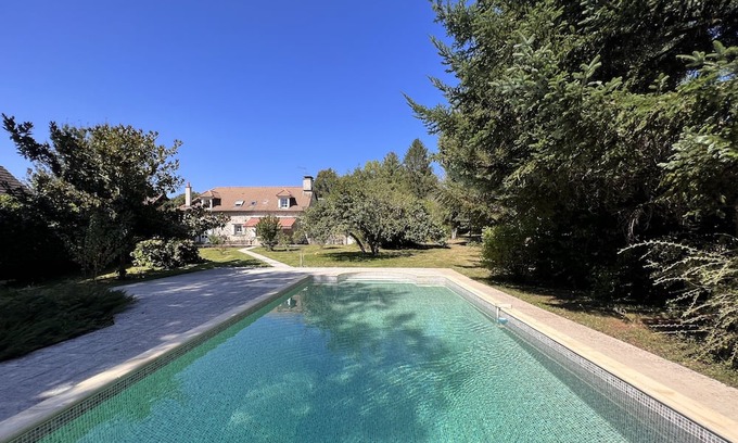 Chanteix Haus | Beautifully restored family cottage, with a large garden, pool and terrace in a lovely small village