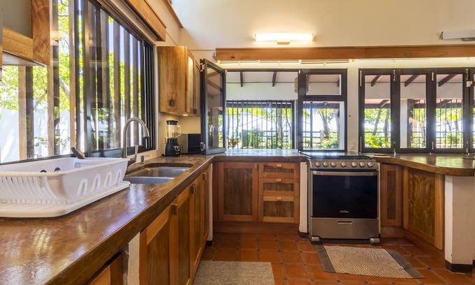 Esterillos Oeste Haus | Casa Tortuga - Beachfront House