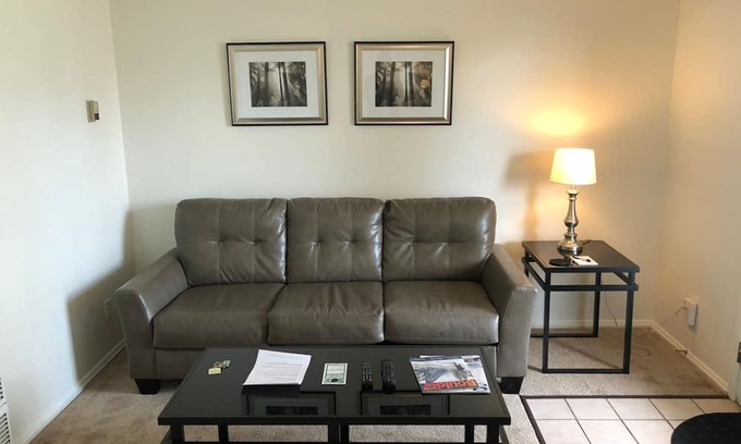 Baseline Sub Wohnung | Fully Furnished, All-Inclusive, Flexible Lease Terms!