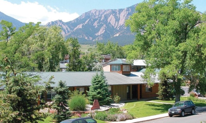 Boulder Wohnung | Furnished All Inclusive 1 Bedroom Condo Two Blocks East of CU