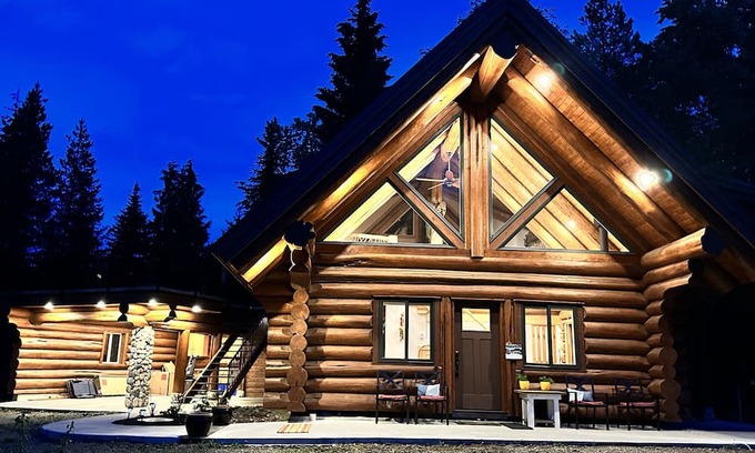 Kootenay Boundary Kabine | Peaceful Log Cabin – Quick Ride to Red Mt. Trails