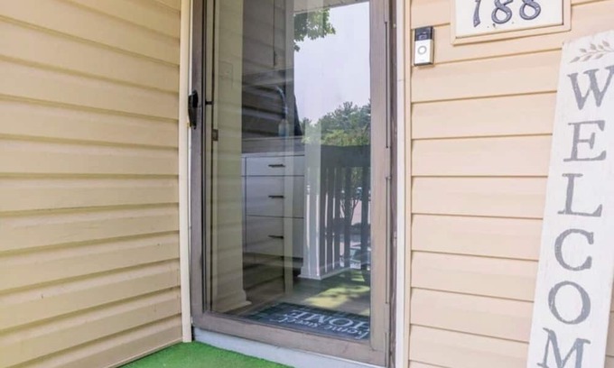 Winston - Salem Eigentumswohnung | 2BR-2BA Near Downtown, WFU & Hospital! 50% off 30+days