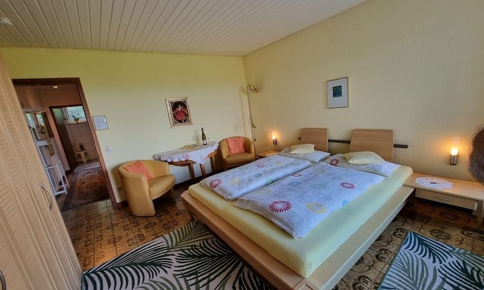 Klingenmuenster Wohnung | Double room with shower/WC - Pension Henriette