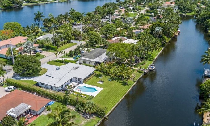 Lake Clarke Shores Haus | The Bird House - Lake Front in West Palm Beach!