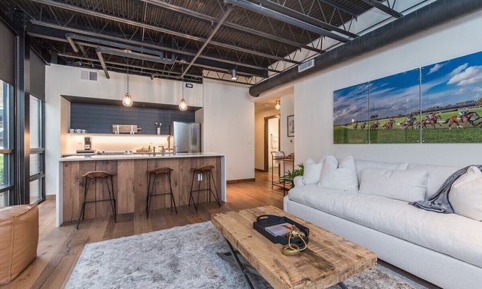 Downtown Wohnung | This serviced apartment is a 2 bedroom(s), 2 bathrooms, located in Lexington, KY.