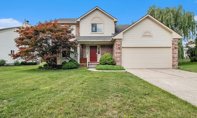 Ann Arbor Haus | Elegant Residence 3 Miles from UM Stadium