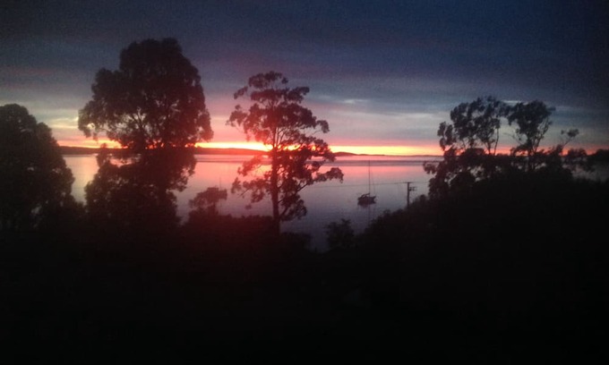Woodbridge Wohnung | Delightful aspect at Birchs Bay with view to Bruny Island.