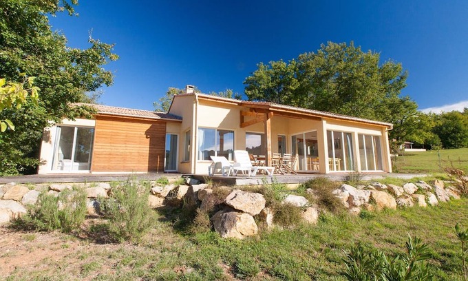Quillan Haus | Tidy bungalow with dishwasher