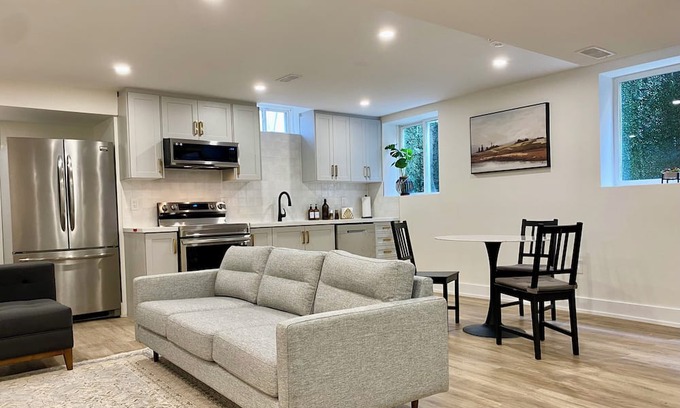 Halton Regional Municipality Wohnung | Cozy Basement Apartment in Milton. 1 Hour drive from Niagara falls and Toronto!
