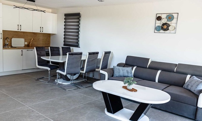 Terme Catez Haus | Tranquil Luxe Thermal Escape Mobile Home - Premium Mobile Home with Terrace