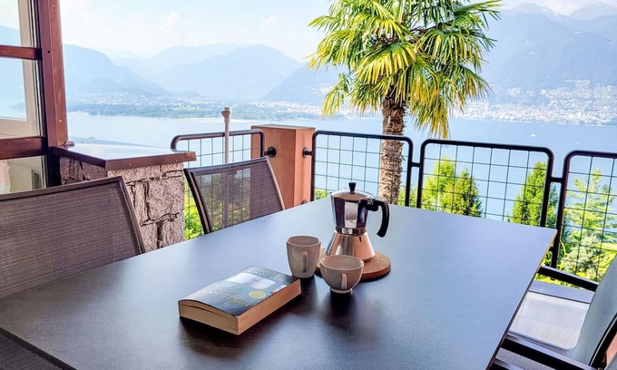 Vira Wohnung | Cosy apartment for 5 guests with pool, WIFI, TV and patio
