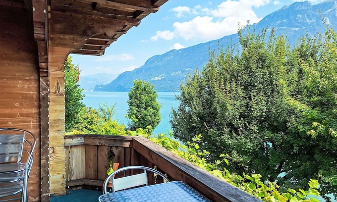 Niederried bei Interlaken Haus | Nice apartment in villa for 4 guests with WIFI, TV, balcony and panoramic view