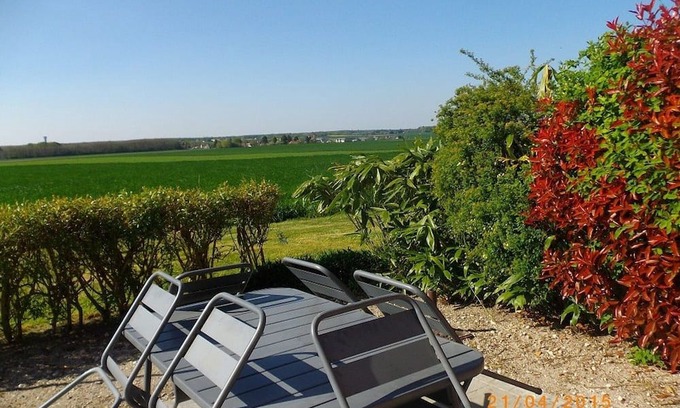 Vennecy Hütte | Peaceful lodging near Orleans, pets allowed, terrace and garden