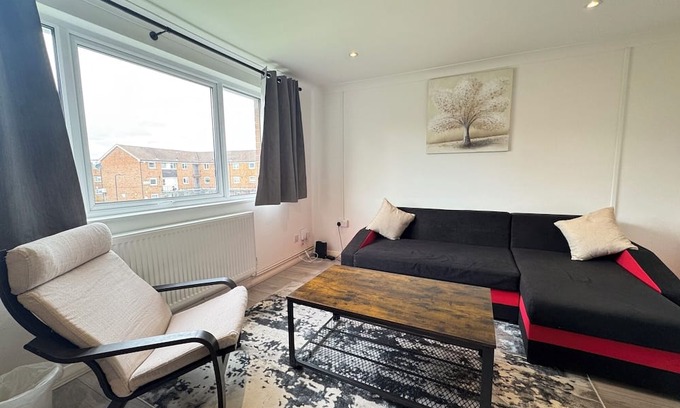 Northolt Mandeville Wohnung | Beautifully Styled 2BR with Free Parking Northolt