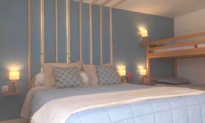 Saint-Michel-Mont-Mercure Bed & Breakfast | Guest Room 'Chambre Cerise 6min from Puy du Fou' with Shared Garden and Wi-Fi