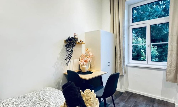 Klosterneuburg Wohnung | Practical Studio Stay with Kitchen, Laundry & Great Location