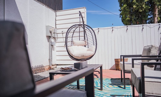 Prince George Haus | The Urban Nest – 2Bd | Central Stay Near Downtown