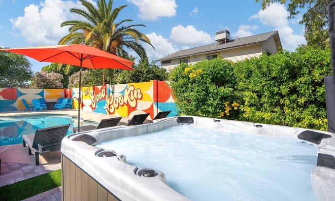 Mesa Haus | The Retro: Pool | Hot Tub | Basketball | Games