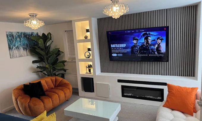 Wolverhampton Haus | Modern Room in 4BDR Home