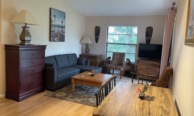 Wellington Haus | Spacious Suite in Wellington with AC and Parking