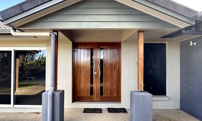Mackay Haus | The Ranch - 4brm/3bth/AC/Pooln10 minutes from most everything