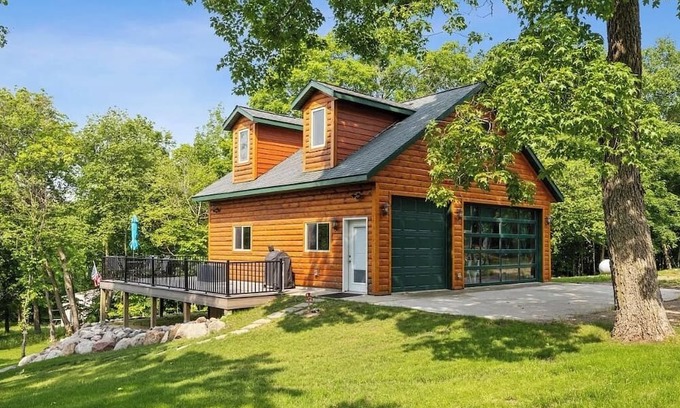 Richwood Kabine | Clear Waters Cabin on Buffalo Lake - Detroit Lakes, MN - Private 1.5 Acre Escape