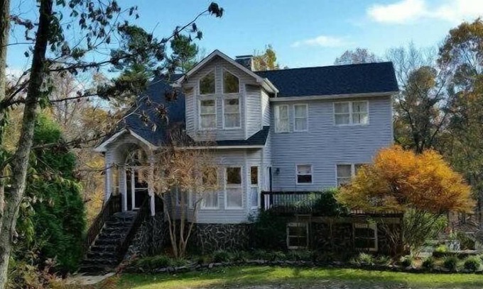 Kings Mountain Haus | Kings Mountain Retreat 4BR Family Home Mountain View, Game Room, Fireplace