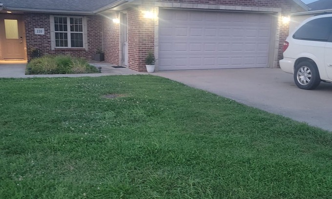 Holts Summit Haus | Tranquil 3-bedroom house with AC in Holts Summit